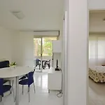 Апартаменты Parco Hemingway-5 By Interhome Линьяно-Саббьядоро